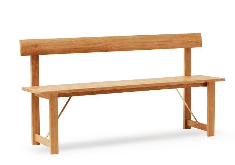 Position Sitzbank aus geölter Eiche von Form & Refine. Moderne Holzbank mit Rückenlehne für Esszimmer und Wohnbereich.